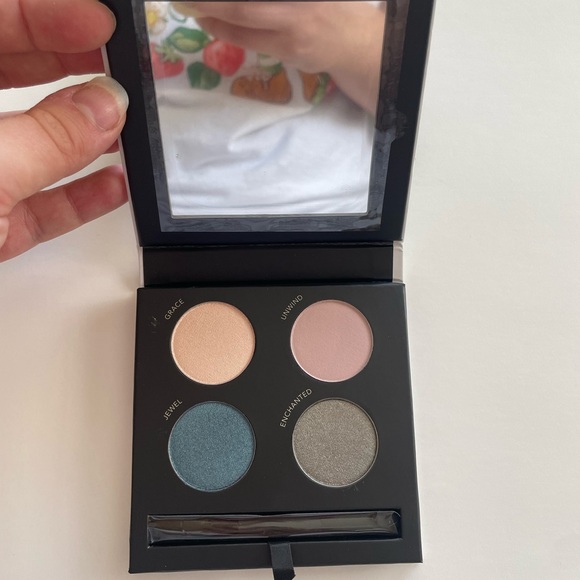 NWT Savvy Minerals Young Living Royal Winter Shadow Essentials Eyeshadow Palette - Picture 5 of 8